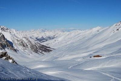 Le refuge Agnel de loin