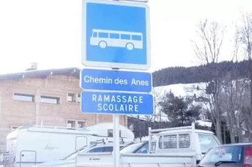 Panneaux routiers le bus