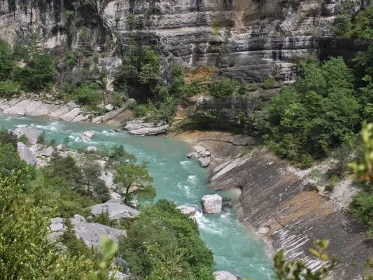 Race Le Verdon et ses méandres au milieu de parois verticales
